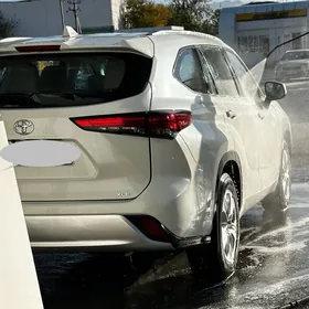 Toyota Highlander 2021