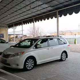 Toyota Sienna 2011