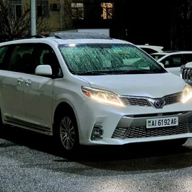 Toyota Sienna 2016