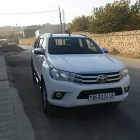 Toyota Hilux 2016