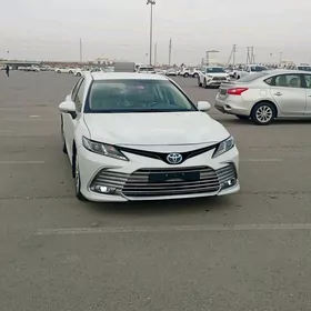 Toyota Camry Hybrid 2021