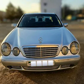 Mercedes-Benz E320 2001