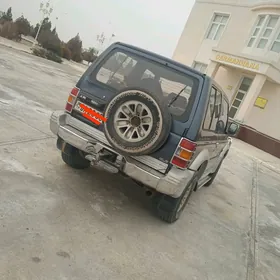 Mitsubishi Pajero 1992