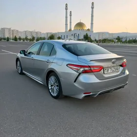 Toyota Camry 2018