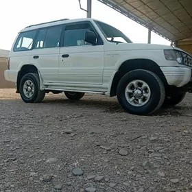 Mitsubishi Montero 1996