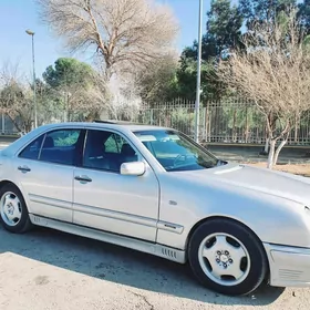 Mercedes-Benz E320 1996