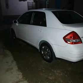 Nissan Versa 2011