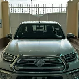 Toyota Hilux 2024