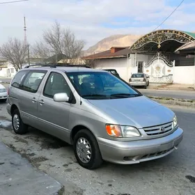 Toyota Sienna 2002