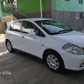 Nissan Tiida 2006