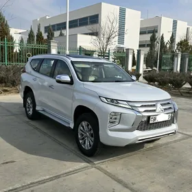 Mitsubishi Pajero 2020