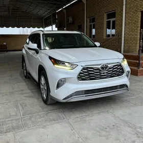 Toyota Highlander 2021