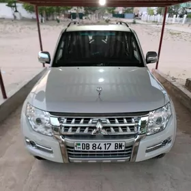 Mitsubishi Pajero 2015