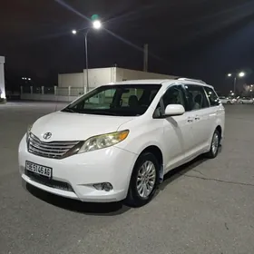 Toyota Sienna 2011