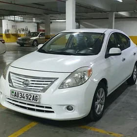 Nissan Versa 2011