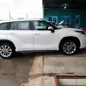 Toyota Highlander 2021