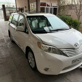 Toyota Sienna 2011