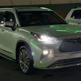 Toyota Highlander 2021