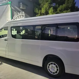 Toyota Hiace 2019