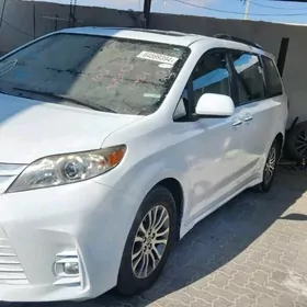 Toyota Sienna 2020