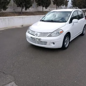 Nissan Versa 2011