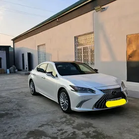 Lexus ES 2019