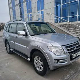 Mitsubishi Pajero 2014