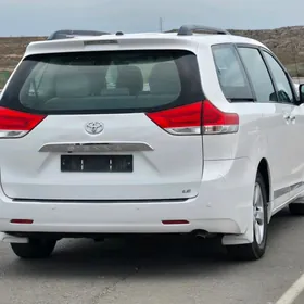 Toyota Sienna 2011