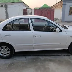 Nissan Sunny 2010