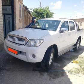 Toyota Hilux 2011