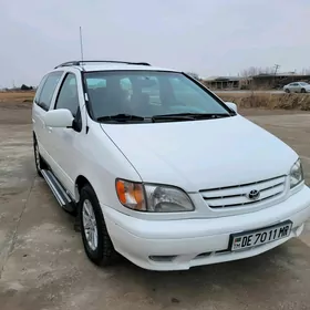 Toyota Sienna 2002