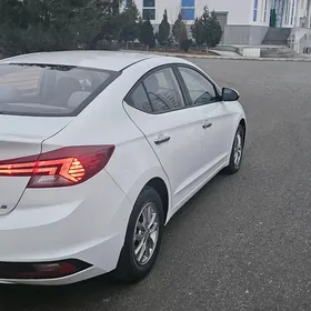 Hyundai Elantra 2019