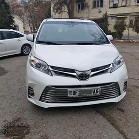 Toyota Sienna 2019