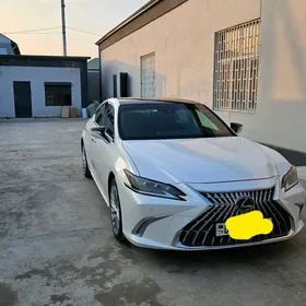 Lexus ES 2019