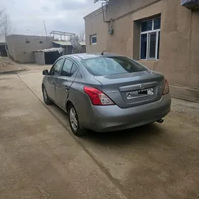 Nissan Versa 2012