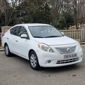 Nissan Versa 2011