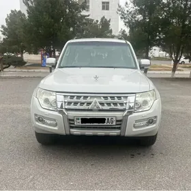 Mitsubishi Pajero 2015