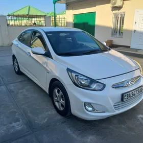 Hyundai Accent 2013