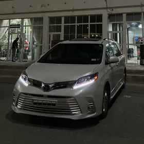 Toyota Sienna 2018