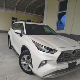 Toyota Highlander 2021