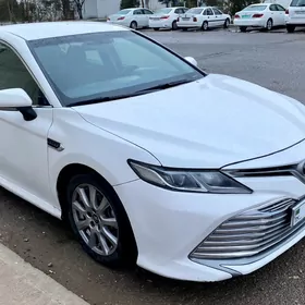 Toyota Camry 2018