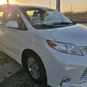 Toyota Sienna 2020