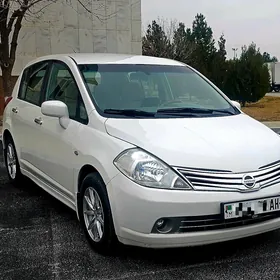 Nissan Tiida 2006