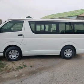 Toyota Hiace 2015