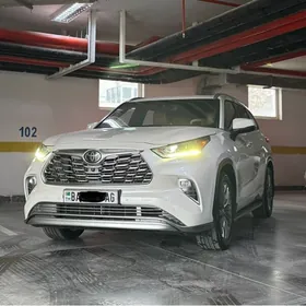 Toyota Highlander 2021