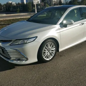 Toyota Camry 2021