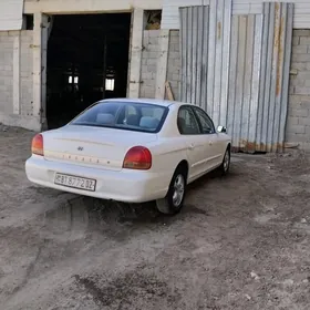 Hyundai Sonata 2001