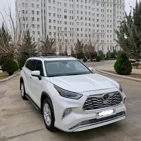 Toyota Highlander 2021