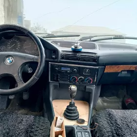 BMW 525 1988