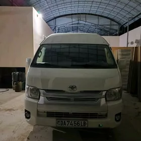 Toyota Hiace 2017